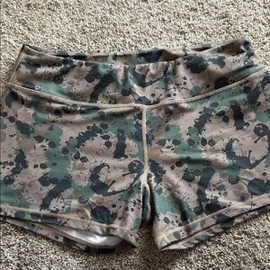 Born Primitive Camouflage Women's Shorts 3.5 inseam